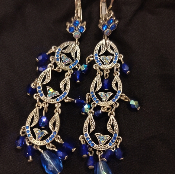 NEW! Vintage Cache Dangling Earrings - Picture 3 of 7